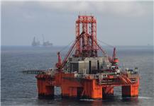 West Phoenix drilling rig alongside 10/15 May: extensive