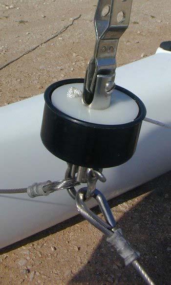 4 Locate the Jib furler and shackle it to the bridles using the 6 mm shackle provided.