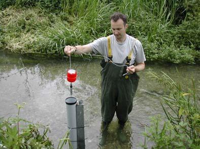 Appendix II - Installing a BaroDiver For surface water measurements: Use a floating BaroDiver. The BaroDiver is connected to a float and placed in a pipe sleeve.