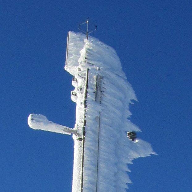 METEOTEST 15 4 Case Studies 4.1 Case 1: 10.1.2012 Figure 9 shows a photograph of the top of the mast on the morning of 10.1.2012 during a heavy icing event.