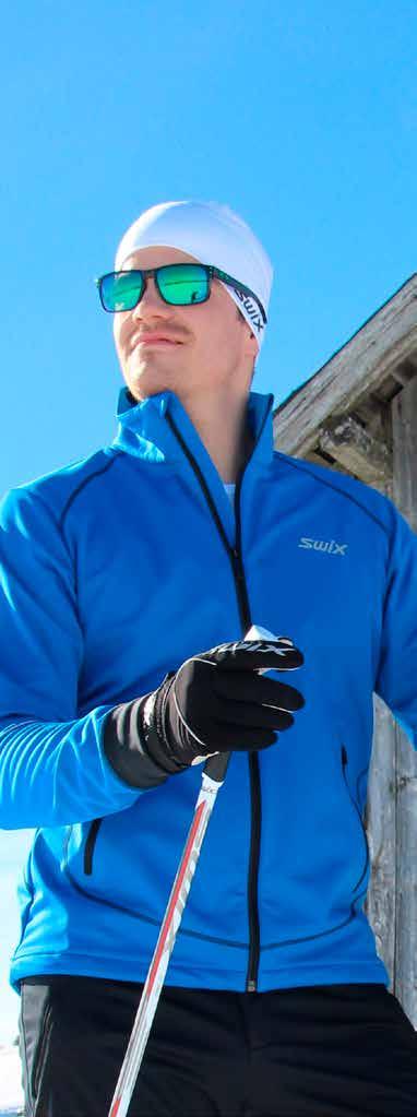 - Soft shell jacket with membrane in front and on sleeves. Wind and water resistant.