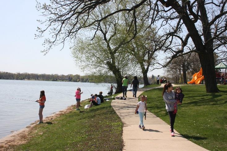 Family Fishing Event 5/2/15 Special Event held at Round Lake Beach s Lakefront Park.