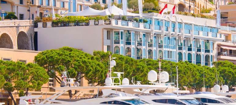 STARTER With exciting views of the marina, Grandstand L boasts tight corners and exciting straights around Port Hercule.