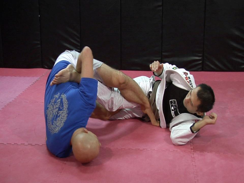 (Note: there are different grips for the ankle lock, use whichever you feel most