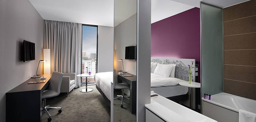 Each room at Innside Manchester by Melia offers smart design and comes with a safe, flat-screen TV, tea and coffee-making facilities and free WiFi.