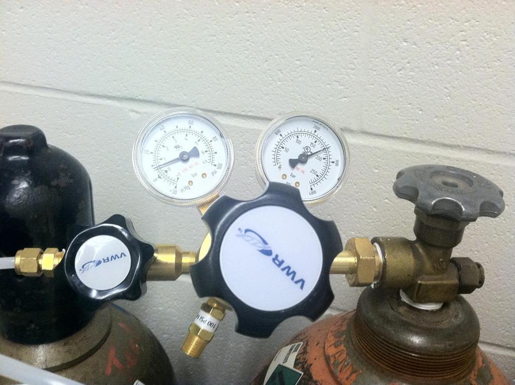 pressure (bar/psi) Tank open/ close valve Regulator supply on/off needle valve