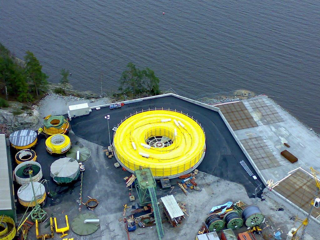 Corrib Umbilical supply Project awarded 2001 One of the first large shore tieback umbilicals At that stage worlds longest electro hydraulic