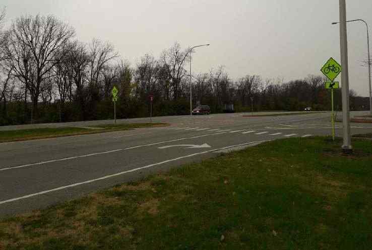Figure E-108. Street view of the intersection of Illinois Rte. 29 and Taft Dr. E.5.4.1. Existing Treatments and Problems Identifies The intersection of Illinois Rte. 29 and Taft Dr. has a marked crosswalk, which was installed after a fatal pedestrian crash occurred.