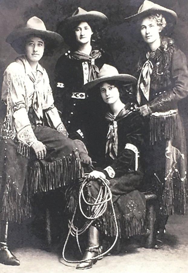 Cowgirls - Set of 6 Fort Robinson and the American West,