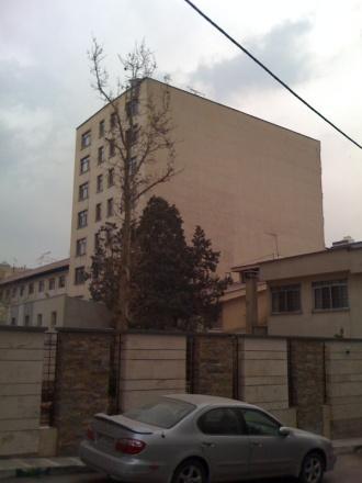 The cae tudy building in Tehran January 2013 The tet logger on the outh/wet facade Roof wind peed data 6th floor outh/wet