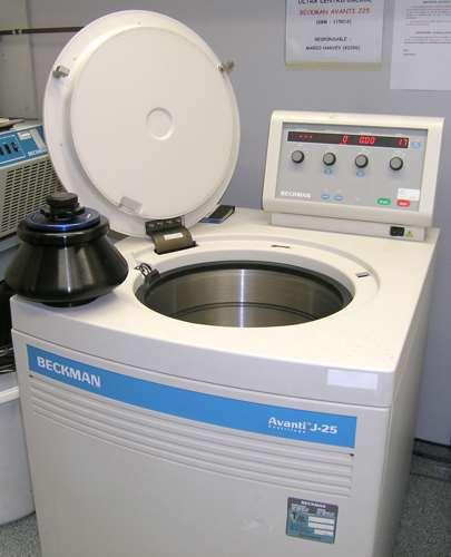 General rules Centrifuges, ultracentrifuges and rotors Rotors : Never use a broken rotor Make sure that its content is well balanced When possible, use unbreakable test tubes Avoid filling up