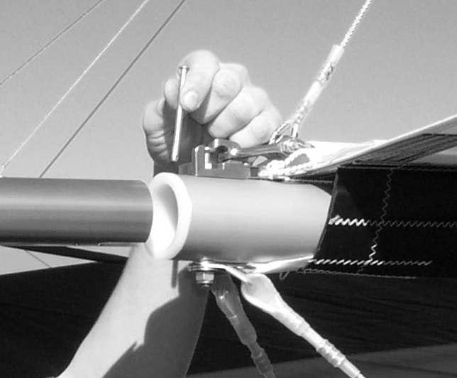AirBorne WindSports Pty. Ltd. SECTION 4 Pilot s Operating Handbook Edge XT 912 Streak/Cruze NORMAL PROCEDURES 4.4.5 Attach Back Up Loop Connect back up loop so that it passes over the keel and back to the mast.