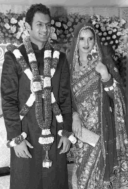 Shoaib Malik weds Sania Mirza finally Pakistan s former cricket captain Shoaib Malik finally tied the knot with Indian tennis star Sania Mirza married on April 12 in the latter s hometown of