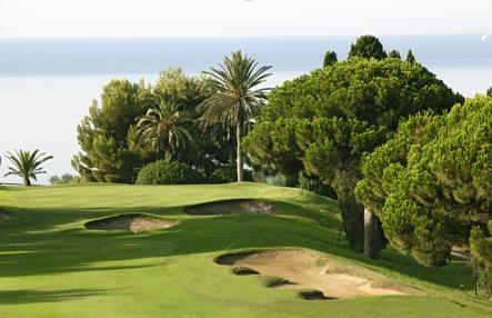 Although fairly short, the course is challenging with narrow fairways, tricky water hazards and well-bunkered greens.