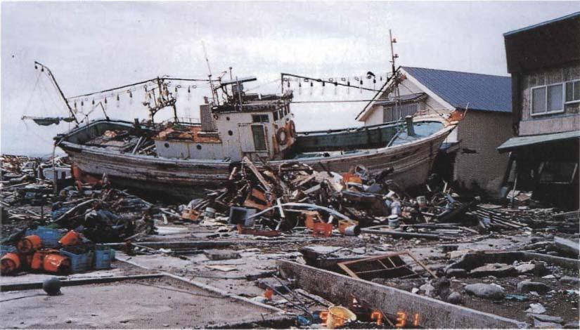 2. Runup to the Rivers -- tsunami runs-up quicker than onto the lands so it inundates trough the unexpected places Example of tsunami damage (1993 South-West off Hokkaido Earthquake) Chapter5 Damage
