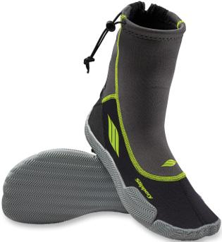 ventilation and drainage Removable inner 1.5mm neoprene booty Pull-tabs and laces for easy and fast on/off nti-abrasion, highly durable heel and toe NOTE: Run one size small.
