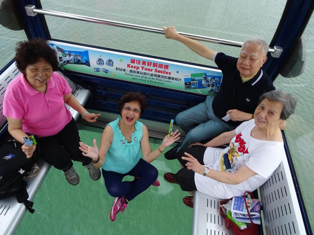 Hong Kong senior citizens aged 65 or above can enjoy a one-way or round-trip Standard Cabin Cable Car ride at