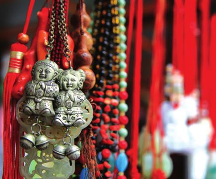 learn about Chinese history d Traditional Chinese souvenirs e Steps along the Great Wall