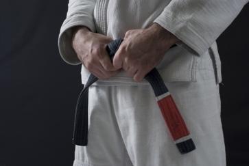 A LITTLE ABOUT THE AUTHOR: Mike Yackulic began his training in BJJ after going to a local Submission Grappling tournament.