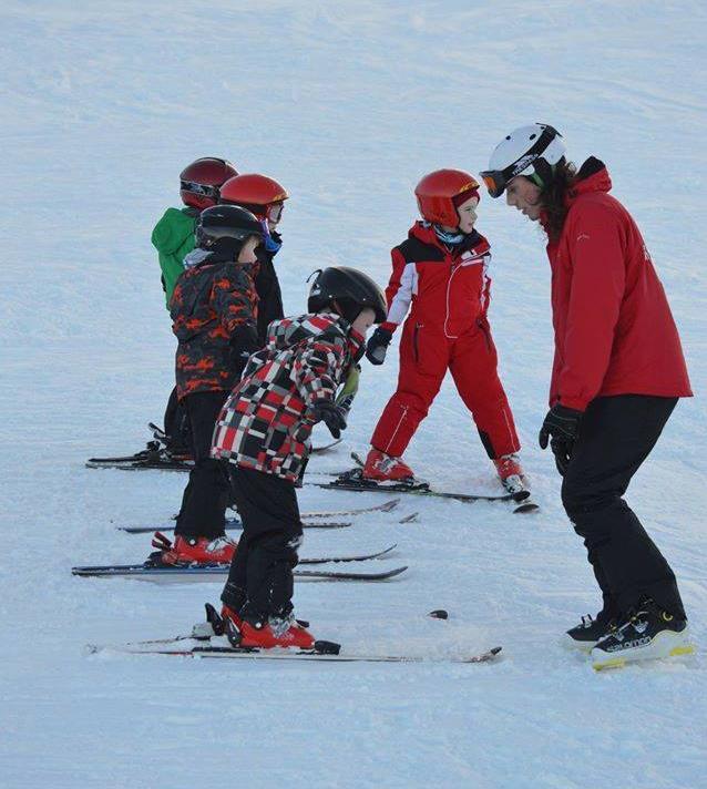 What to Expect Learning at a Snow Resort All of the snow resorts in Scotland have designated beginners areas allowing beginners gentle slopes and easy uplift to begin their Snowsports journey on.