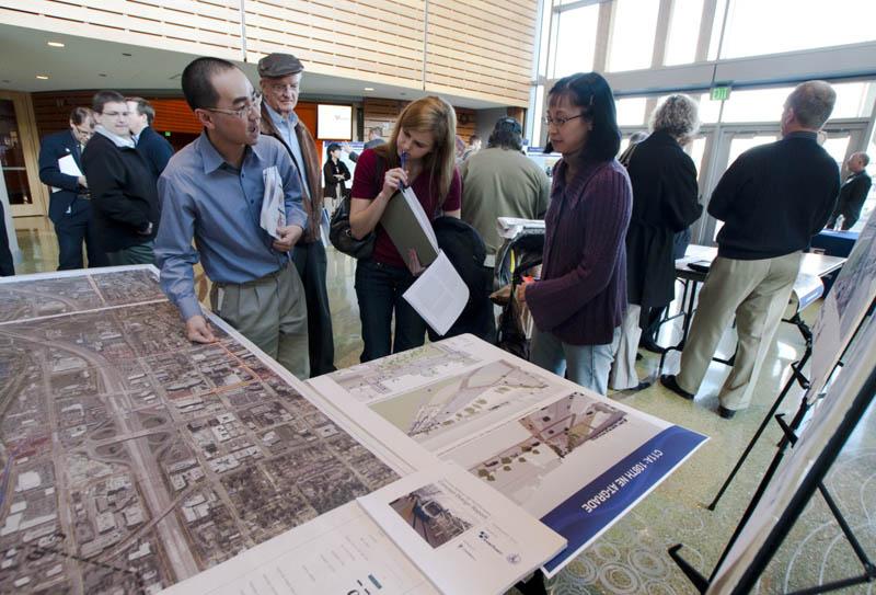 There were slightly fewer positive comments on the elevated alignment along 114th Ave (C14E) than the at-grade options.