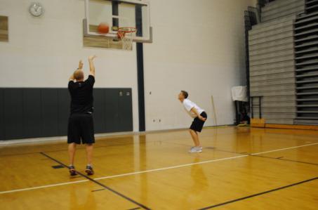 Outlet Man Recommended Sets and Reps: Perform 1 set of 10 reps from both side of the basket Description: DYNAMIC: REBOUNDING 1). Coach shoots the basketball off the backboard without hitting the rim.