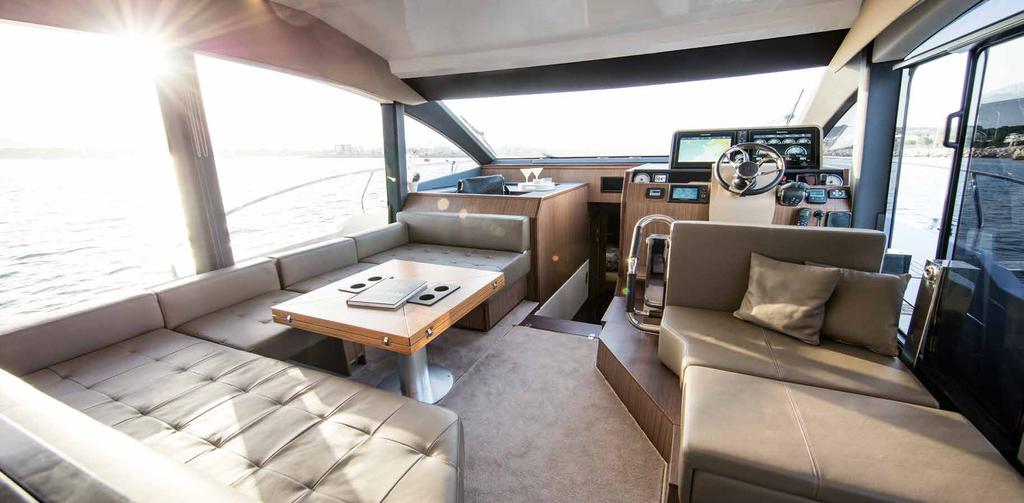 From inside, the F530 offers a unique maritime panorama with 360 degrees view.