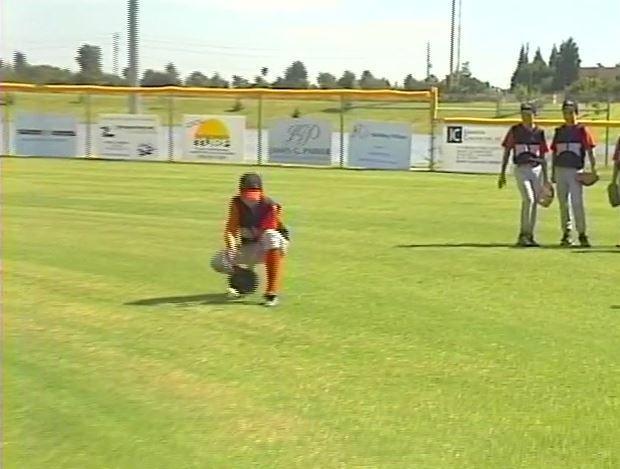 Coaching Tips The Knee Method is typically taught to young players as the safest and most reliable way to field a ground ball in the outfield.