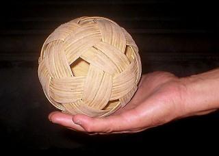 12 Figure 2.1: A woven rattan Sepak Takraw ball Source: commons.