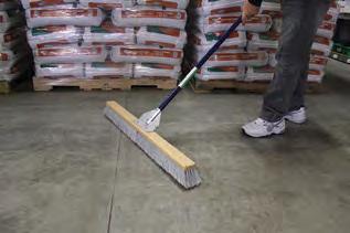 220-525-190 (9 lbs) $59 Drag Broom The best of both worlds.