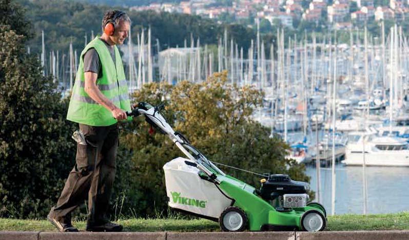 Powerful equipment for professional and landscape gardeners: The 7 Series. 7 Series lawn mowers best demonstrate their place among the professionals through ongoing day to day use.