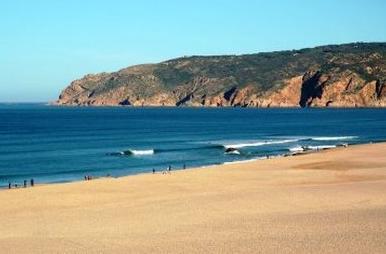 Located in a dune area and very exposed to northern winds, Guincho is internationaly famous