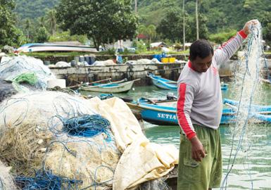 Indonesia was proposed as a region for the project due to the severity of the marine debris problem in its waters, including ALDFG, known to originate there, coupled with increased threat of IUU and