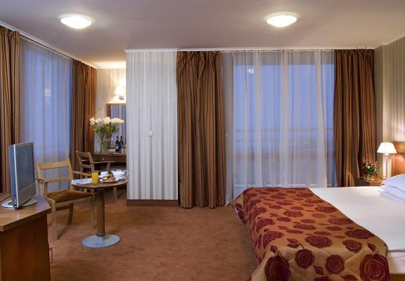 Team Delegation Hotel Name: Address: Dobrudzha Hotel 3 star Albena Resort Telephone: +359 579 62020 Distance to Competition
