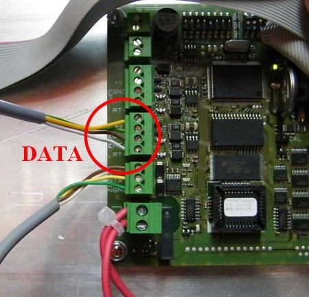 2/ Disconnect the 4 wires and remove the DIN (A) connector.