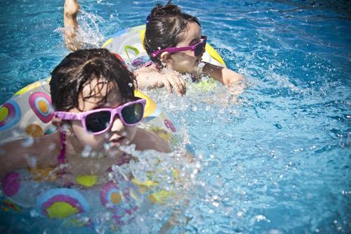 3. Plan with the family in mind. You should picture yourself and the family around and inside the pool, swimming and having fun. You should consider how you plan to use the pool.