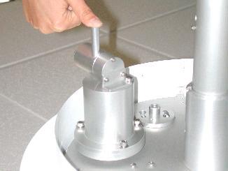 The flow rate indicated should be 0.0 L/min, which indicates that there is no leak in the flow system. Figure 4-20: Leak check by capping inlet.