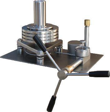DOS series oil deadweight testers DOS001 The oil operated deadweight tester DOS001 has an accuracy