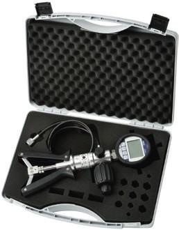 Complete test and service cases Calibration case with model CPG500 digital pressure gauge and model CPP40
