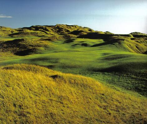 Classic Golf Destinations two favourite holes at LaHinch Bunratty Castle Your first Guinness is as good as your last!