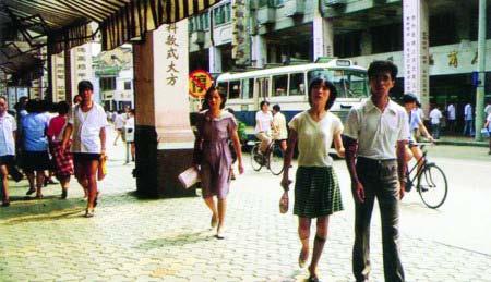 Shanghai in 1970s: the bicycle is not a