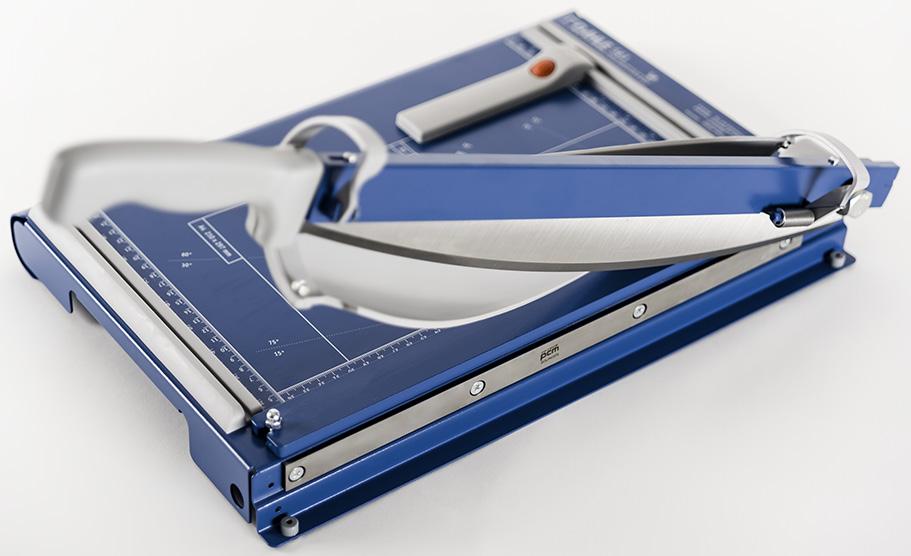 DAHLE CUTTERS & TRIMMERS Whether you are trimming a single sheet of paper or a stack of 700, Dahle paper cutters will give you the results you desire.