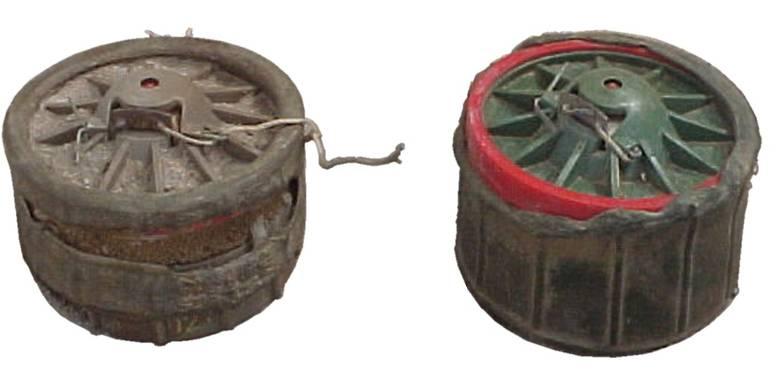 The pressure plate on the top of the mine has 12 radial ribs with a raised projection in the centre surrounding the plunger which is red and visible as a red nipple.
