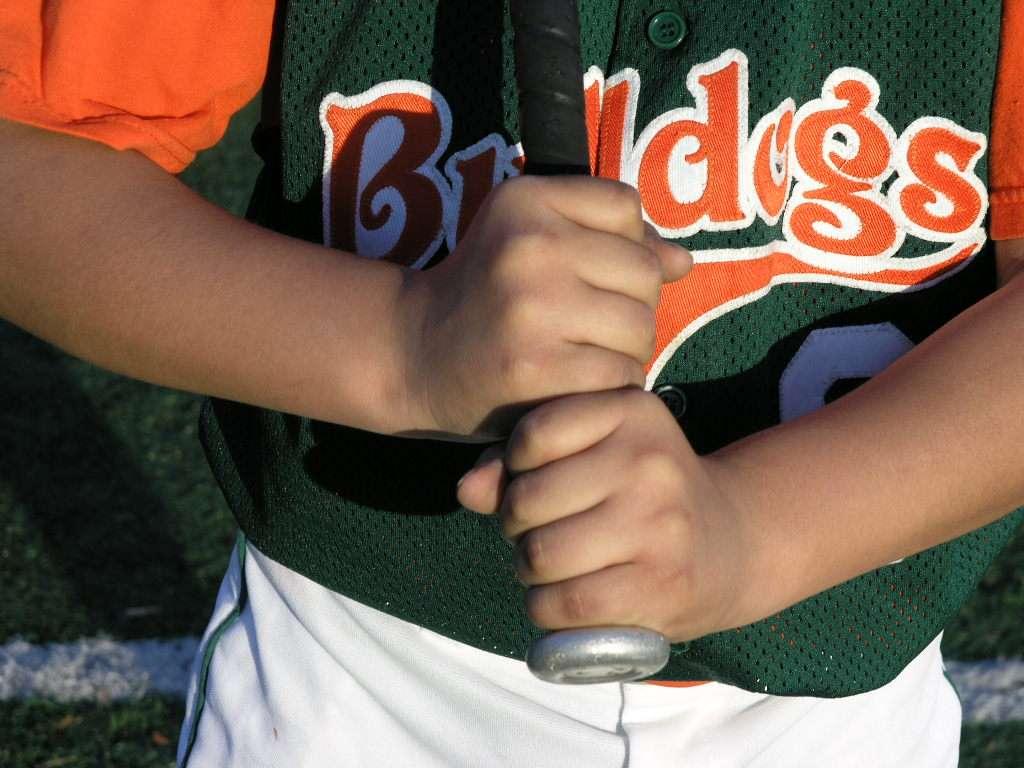 Line up the knuckles as shown in the picture. Have a relaxed yet firm grip.