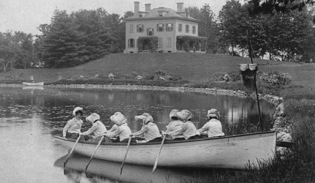 CHAPTER NINE Crew of the Evangeline, one of the tubs, 1884. Courtesy of Wellesley College Archives, photo by Seaver. early years.