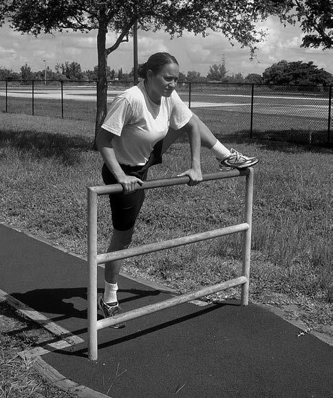 Step off crossbar and move toward opposite end of station without coming into contact with the running surface by either grasping each successive rung.