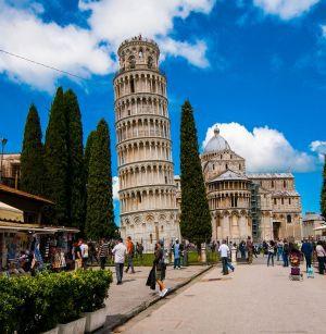A walk through the peaceful piazzas reveals the architecture and sculpture that have made this beautiful city one of the world s greatest artistic capitals.