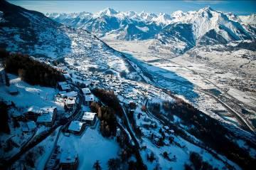 Veysonnaz, at the doorstep of the 4 Vallées A Family and sports orientated resort located in the heart of the Valais region, only 13 minutes from Sion.