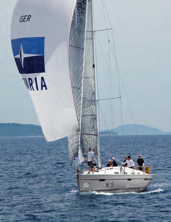CRUISER 28 29 Sail like a pro We have cooperated closely with Farr Yacht Design to equip the CRUISER 40 for professional regattas.