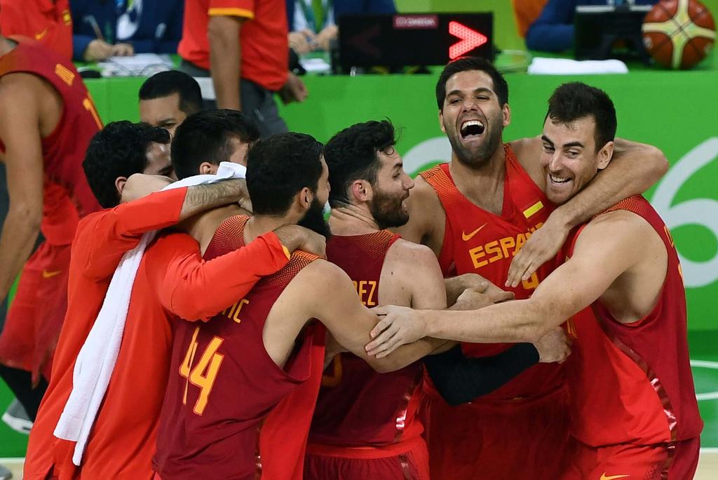 Spain OOB Plays Spain dropped its first two Olympics games but rallied to win the bronze in Rio Maximize Your Final Seconds Timeout and efficient out-of-bounds plays are critical as you attempt to